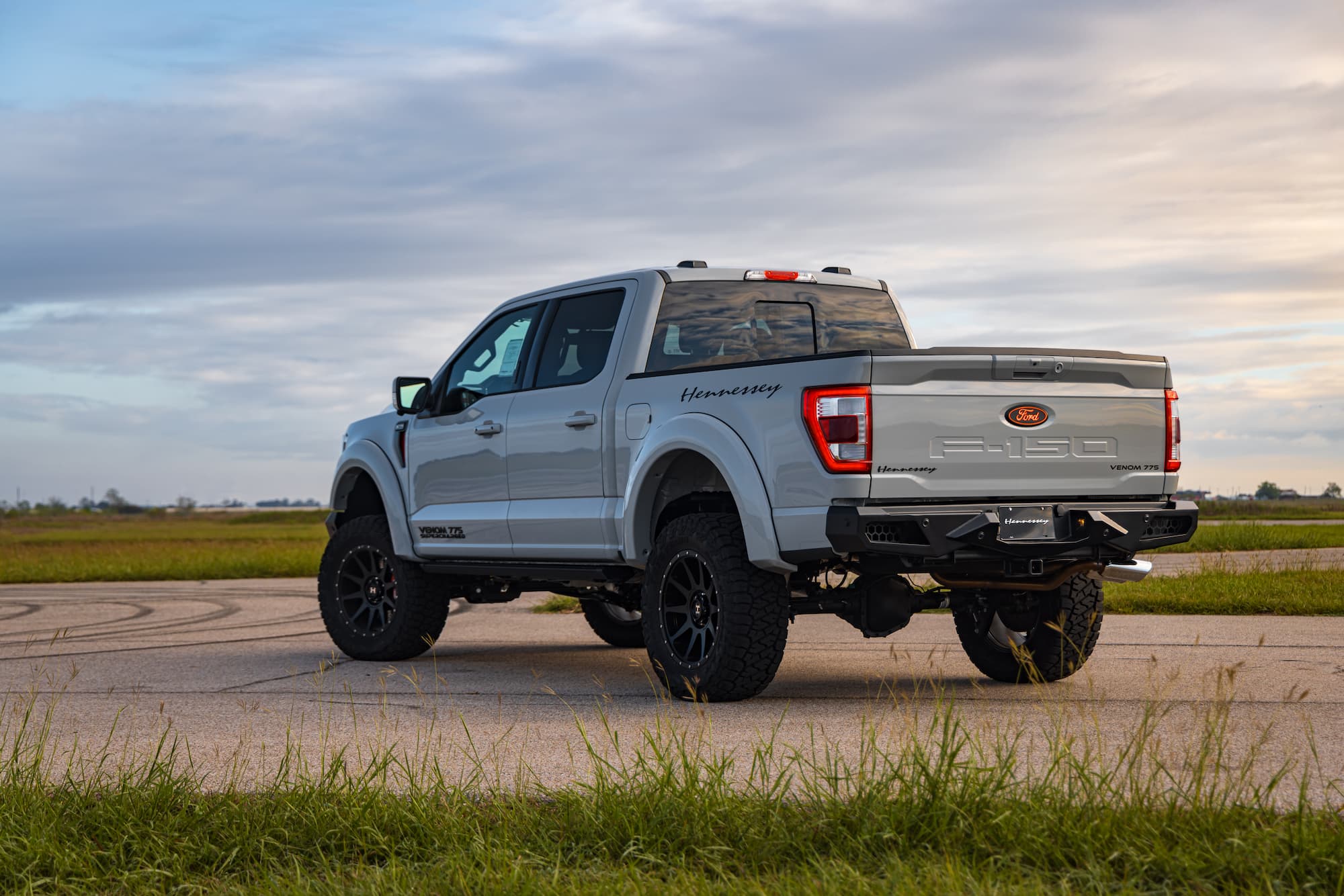 Hennessey-Venom-775-F-150-Stings-Factory-TXR-and-Raptor-R-Low-(2)